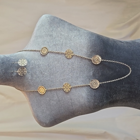 NWOT Silver-Tone Floral Station Long Necklace with Matching Dangle Earrings - Picture 1 of 8